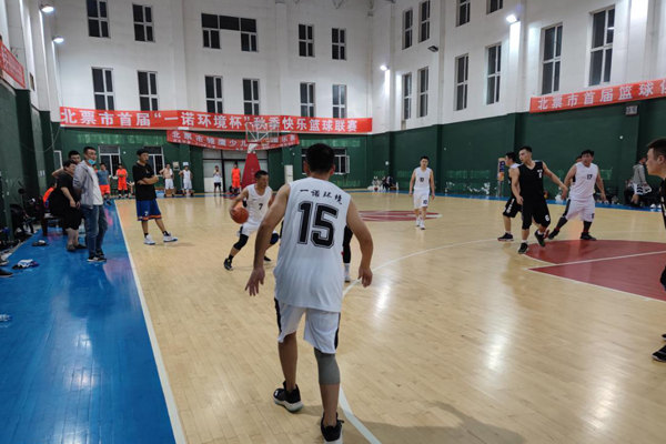 “一诺环境杯”秋季快乐篮球联赛火热激战中 “一诺环境杯”秋季快乐篮球联赛火热激战中